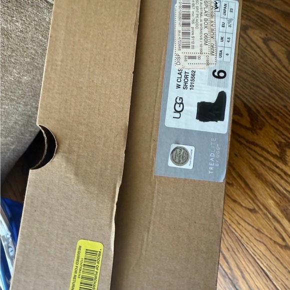 Women’s Black Feather Trim Winter Boots - Picture 6 of 7